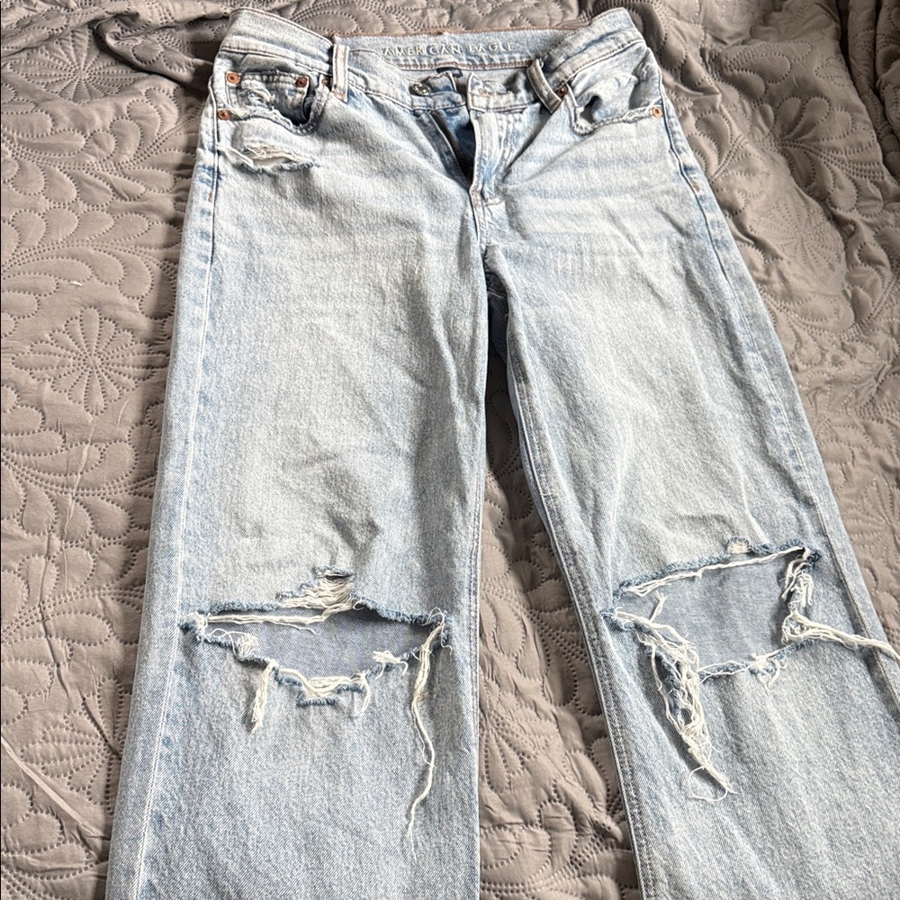 American Eagle Outfitters Light Blue Distressed Strigid jeans
